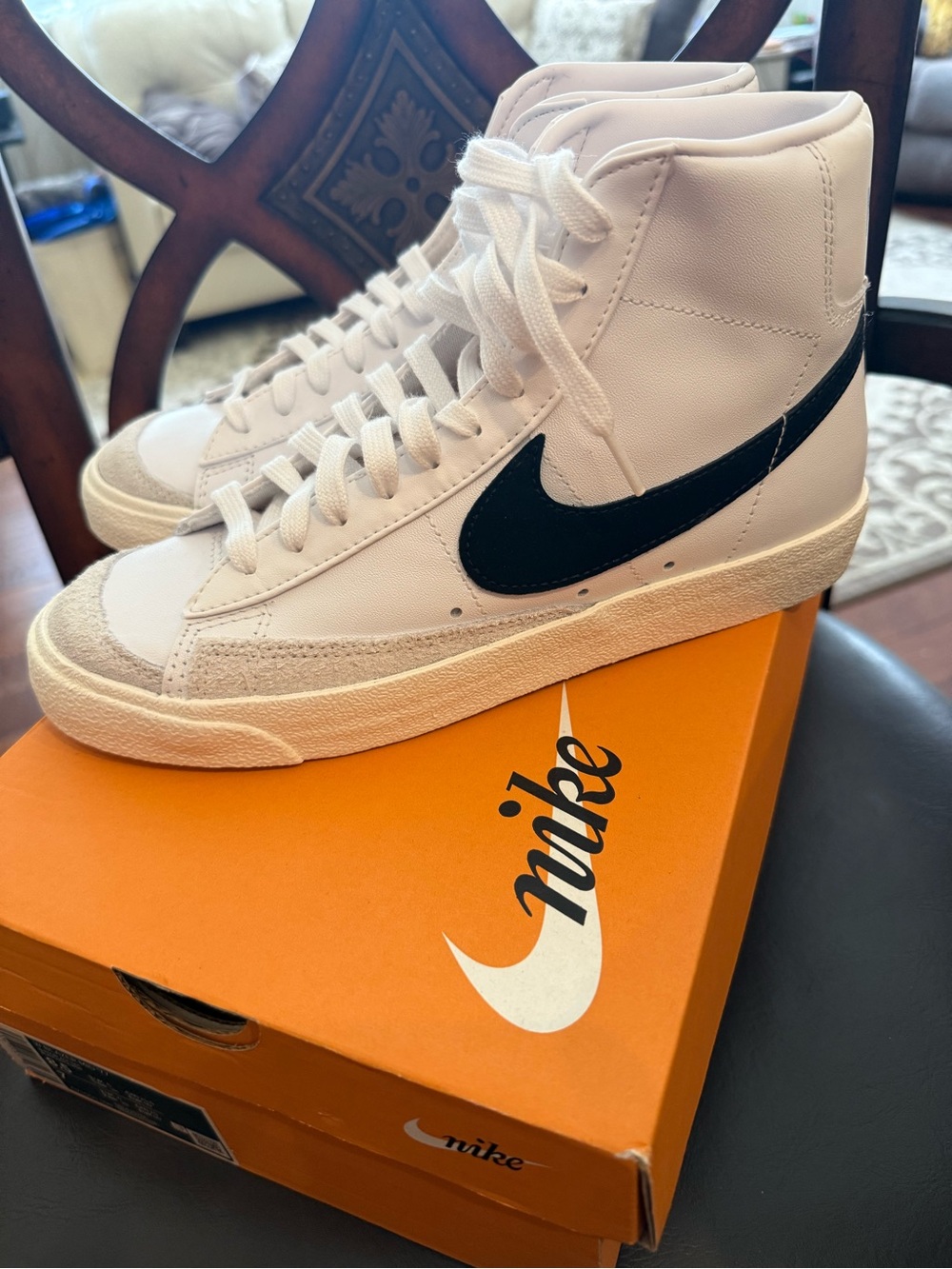 Nike brand new blazer mid sneakers 8.5